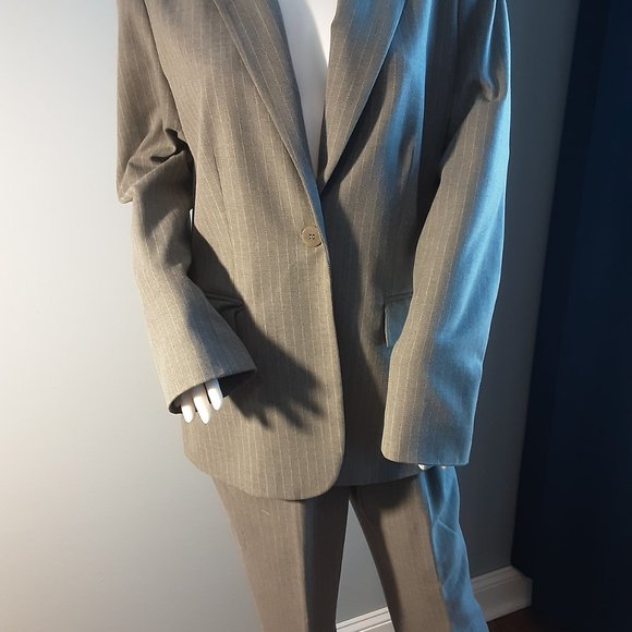 RETRO STYLE GRAY PINSTRIPE SUIT by LIZ CLAIBORNE - Picture 9 of 11